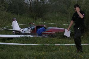 Pri Ražňanoch spadlo lietadlo, pilot zomrel